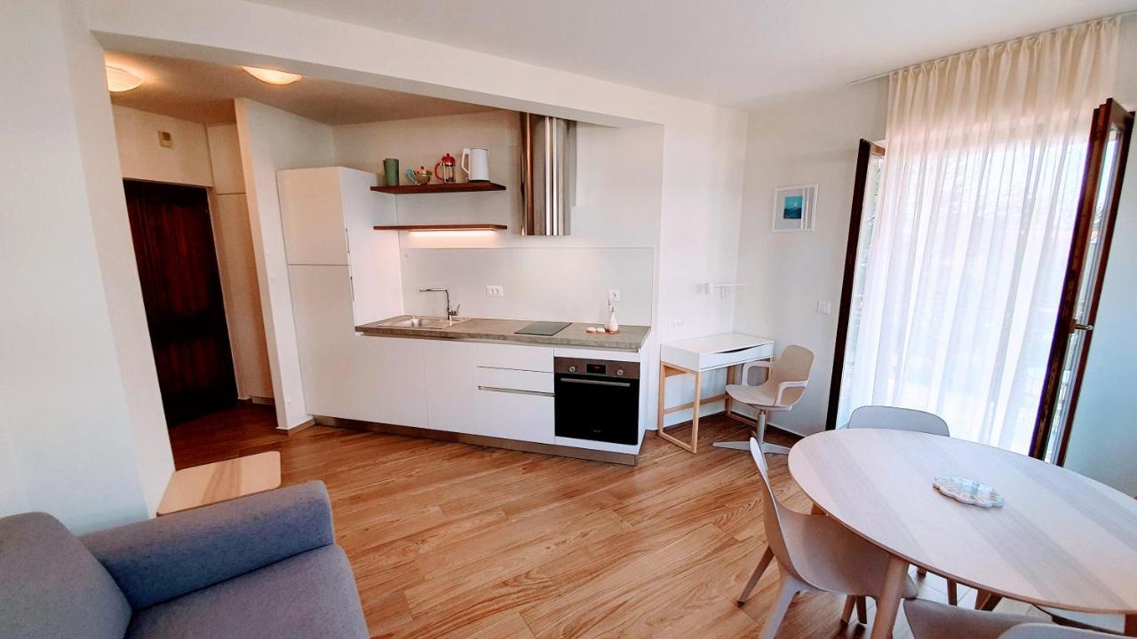 Luxury Apartment - Few Minutes From The Sea Porec Exterior photo